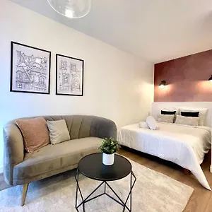 https://larizona.hotels-rhonealpes.com